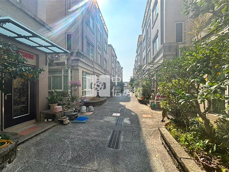 東山生活圈三面採光透天別墅