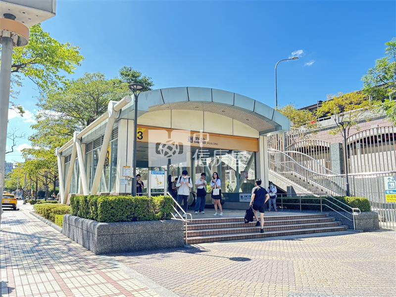 正臨路燙金店面