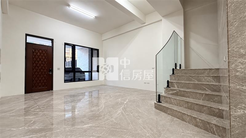 立新國中全新奢美電梯三車總裁級豪墅A2