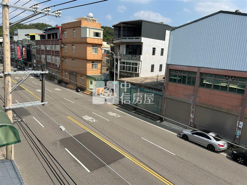 頭份20米道路大面寬低總價透天宅