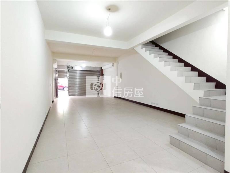 南崁中正路百坪傳世金透店