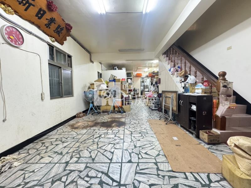 新泰路邊間面寬透天厝(2056195)