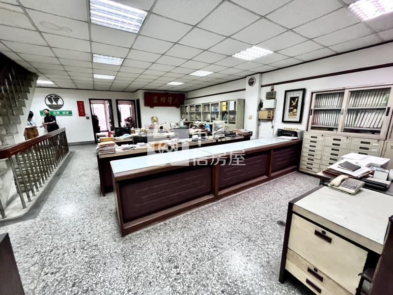 正中清路7.6米面寬金透店