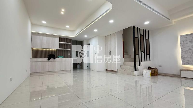 金陵路整理透天門前停車