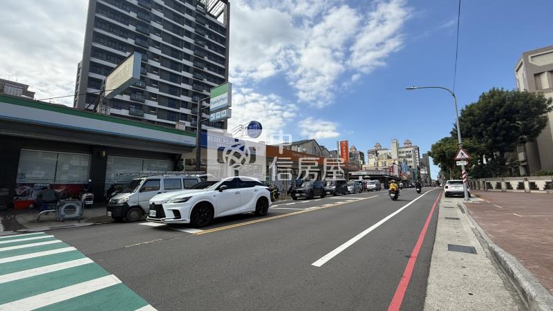 文化商圈挑高雙車位別墅
