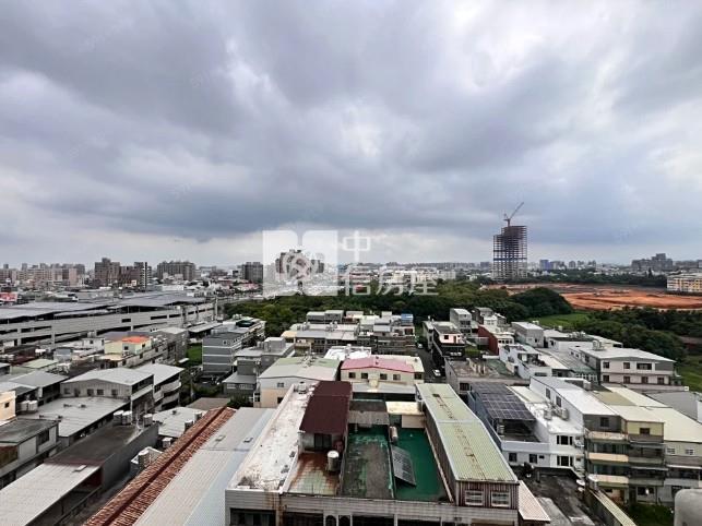 買房找小榆｜中壢戶政旁電梯樓中樓三房平車