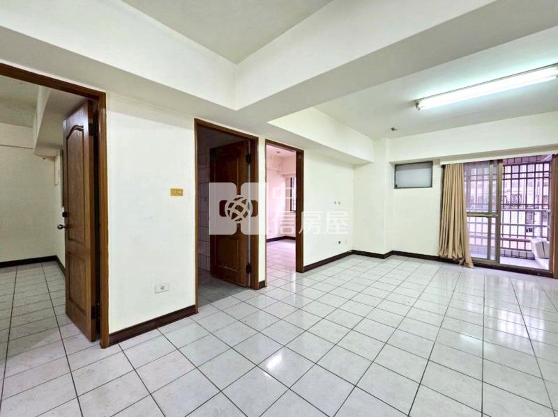 一點利三房車位(專)