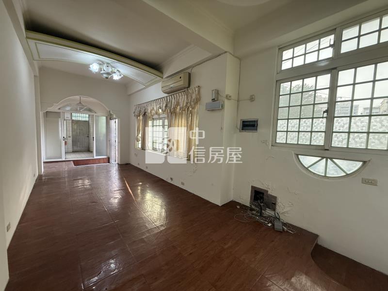 中壢體育園區~面公園面寬透天