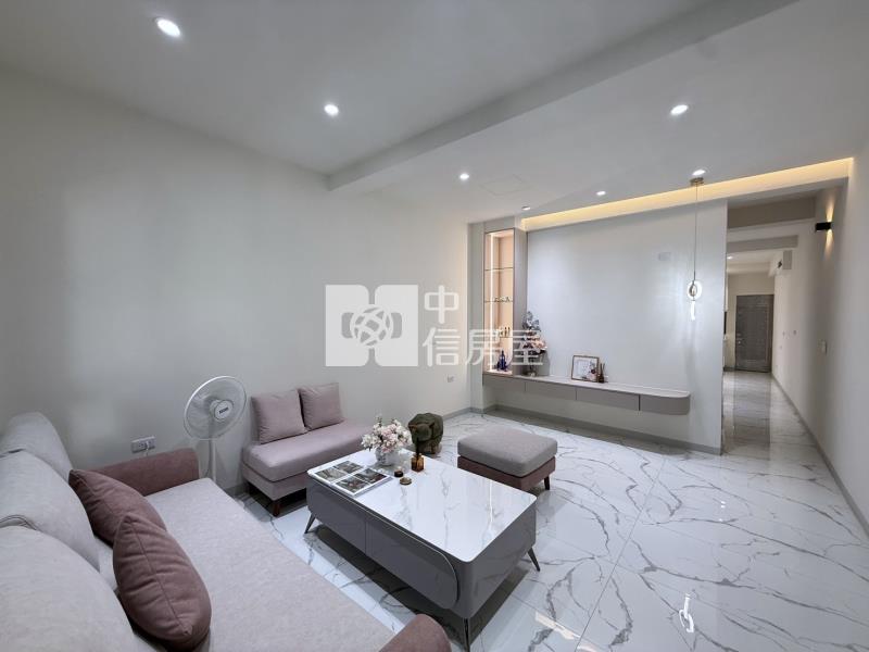 水萍溫雅緻四套房透天車墅