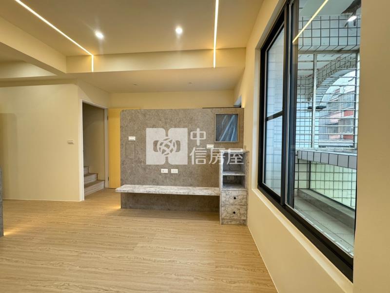 【安家】G14站捷運全新整理有車庫美透天