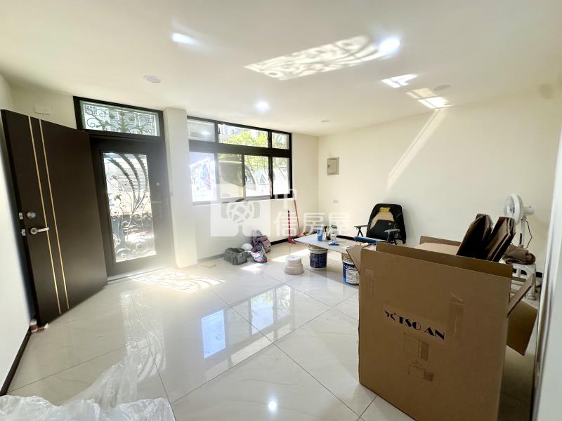 急~近龍潭市區◆前院雙車位邊間美透天◆