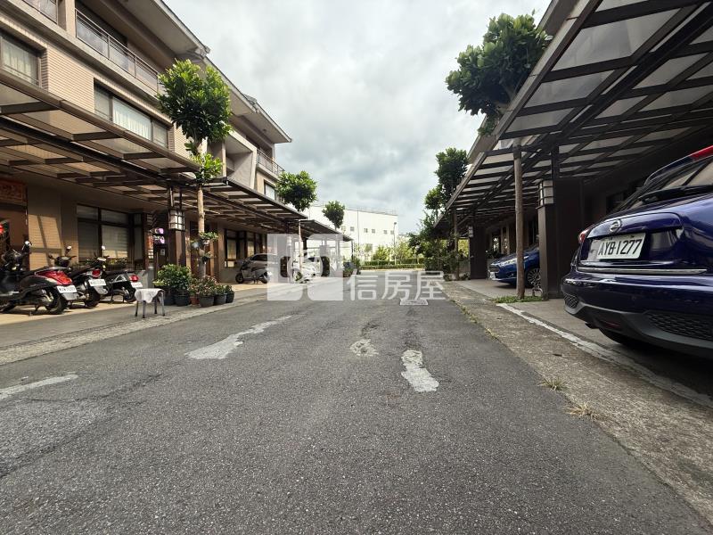 高鐵南路大面寬別墅