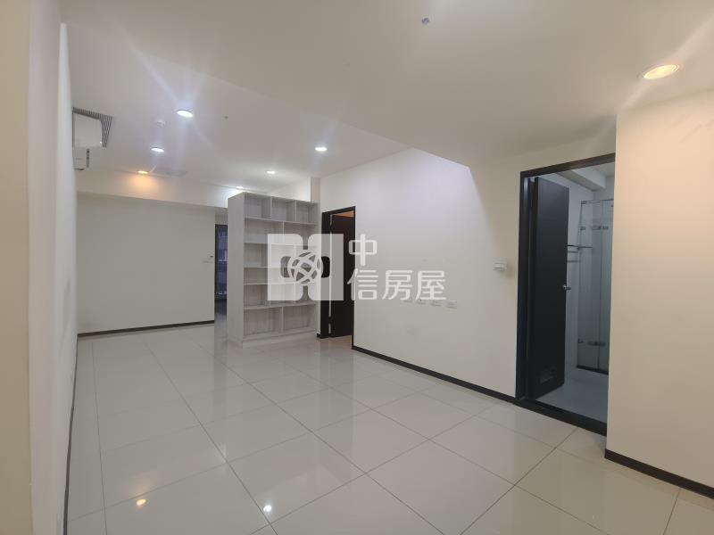 新莊超級城市愛丁堡大2房+平面車位