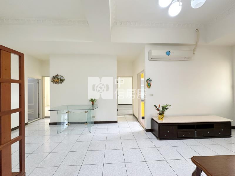 近中壢家樂福.富台國小美三房車