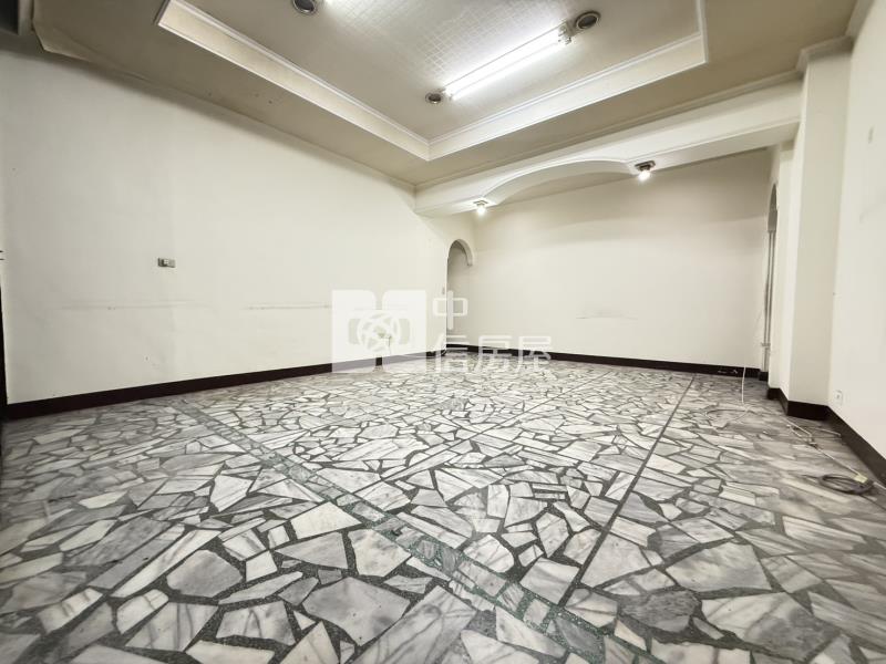 【專任】三民高中邊間4房