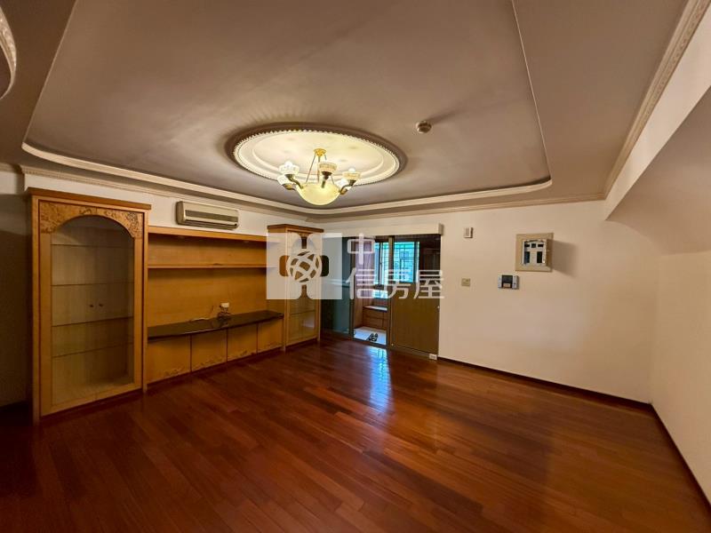 630府中誠品文書院三房車