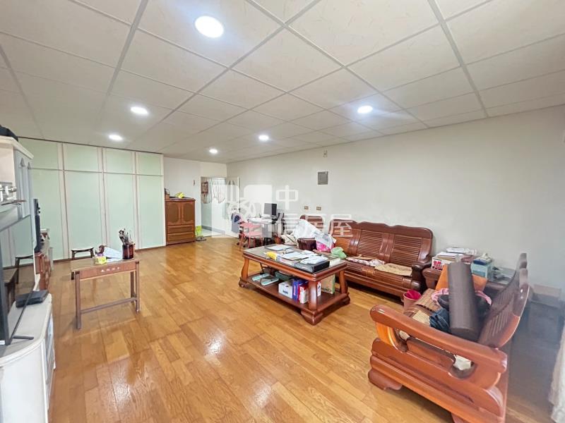 市區優質大六房雙車位透天