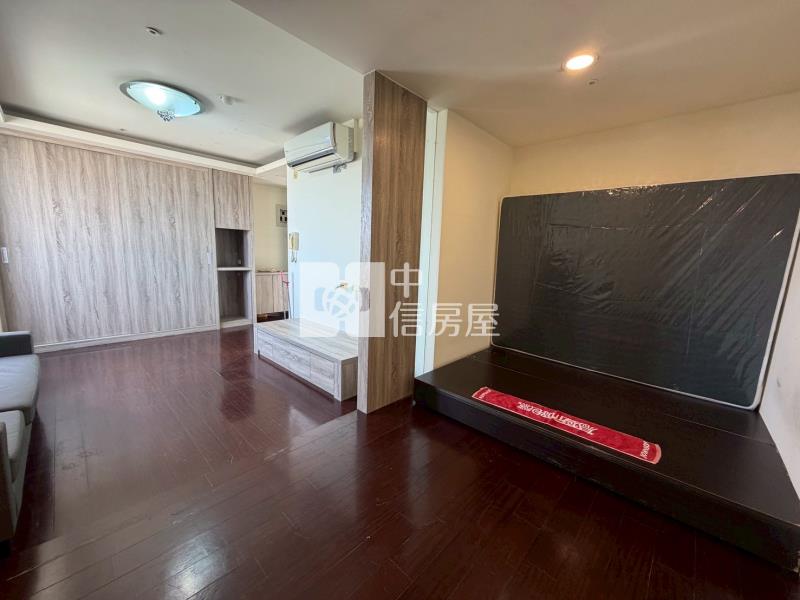 🎈小芳精選🎈中壢車站典藏巴黎河岸套房車