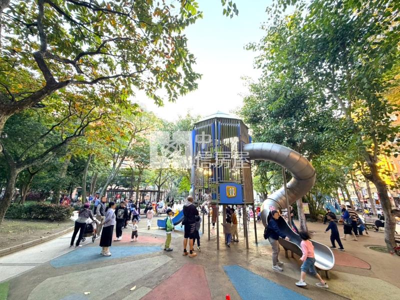 黃城公園華廈4房