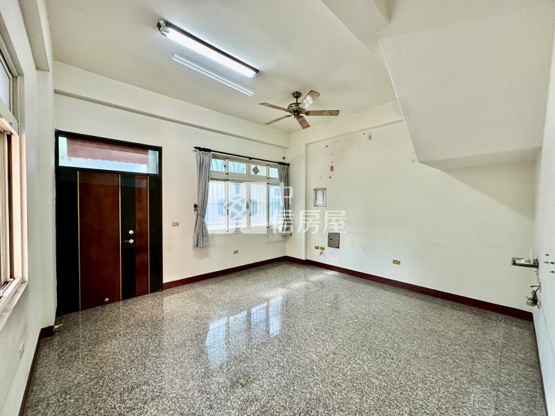 草屯二高旁6房震後可3車透天