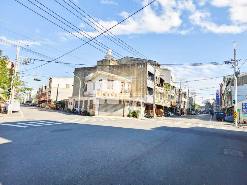 新化圓環邊三角窗39坪建地