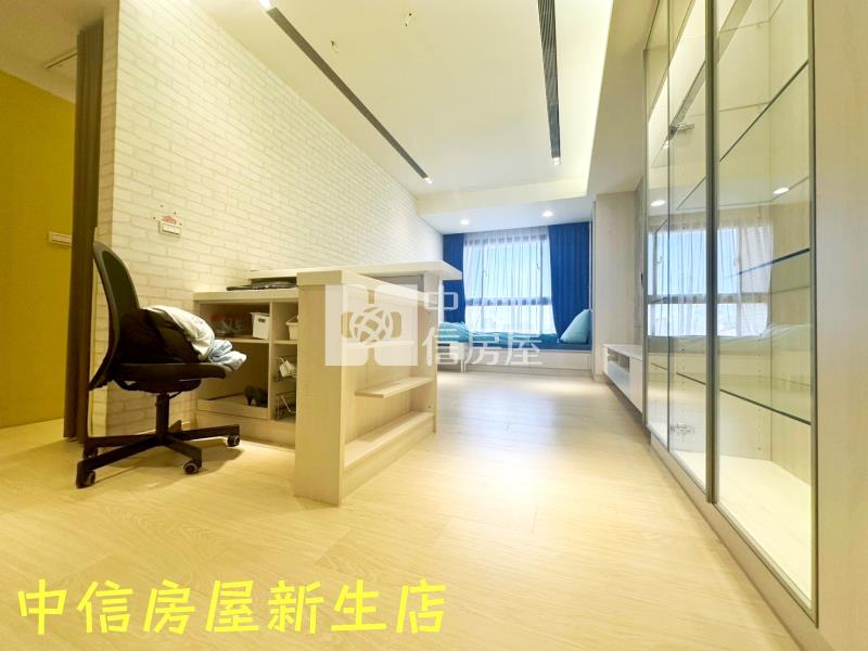 知名社區文心硯百萬裝潢2房2衛加車