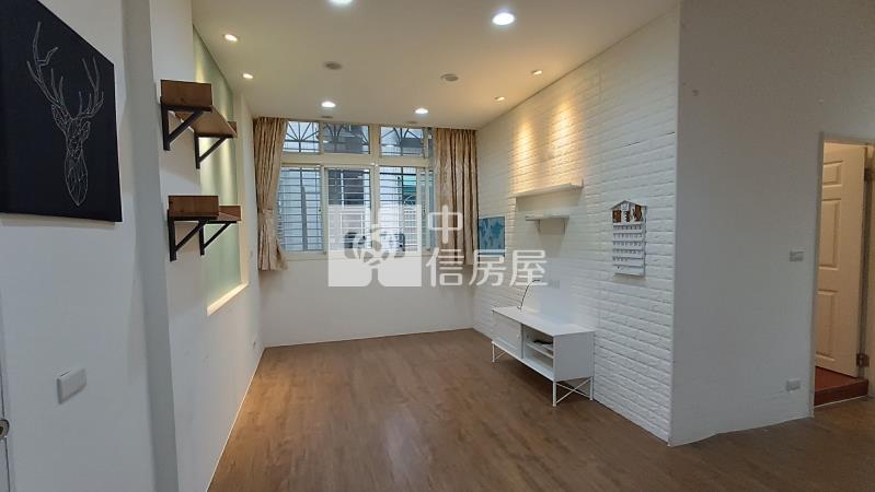 化成電梯3房平面車位【中信房屋新莊幸福加盟店】