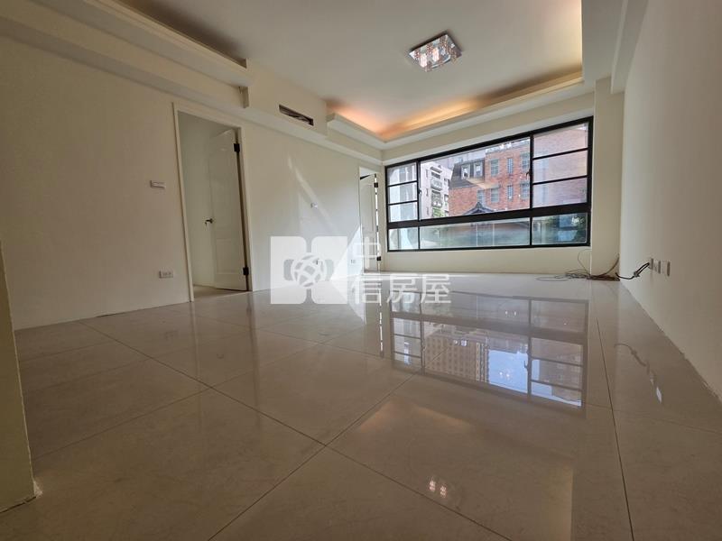 市民廣場旁百達翡翠