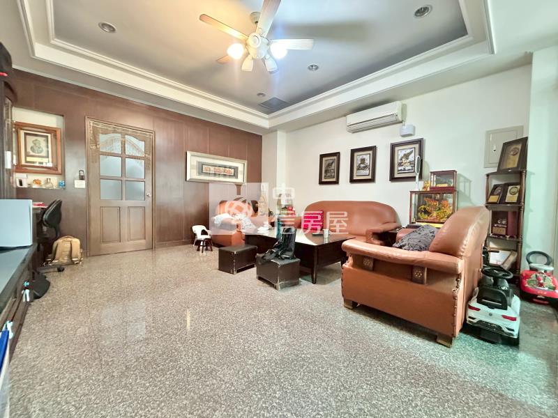 東區震後大面寬雙車別墅